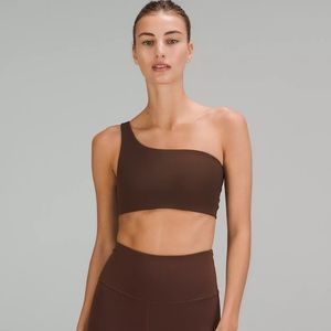 Ribbed Nulu Asymmetrical Yoga Bra
Light Support, A/B Cup- size 6